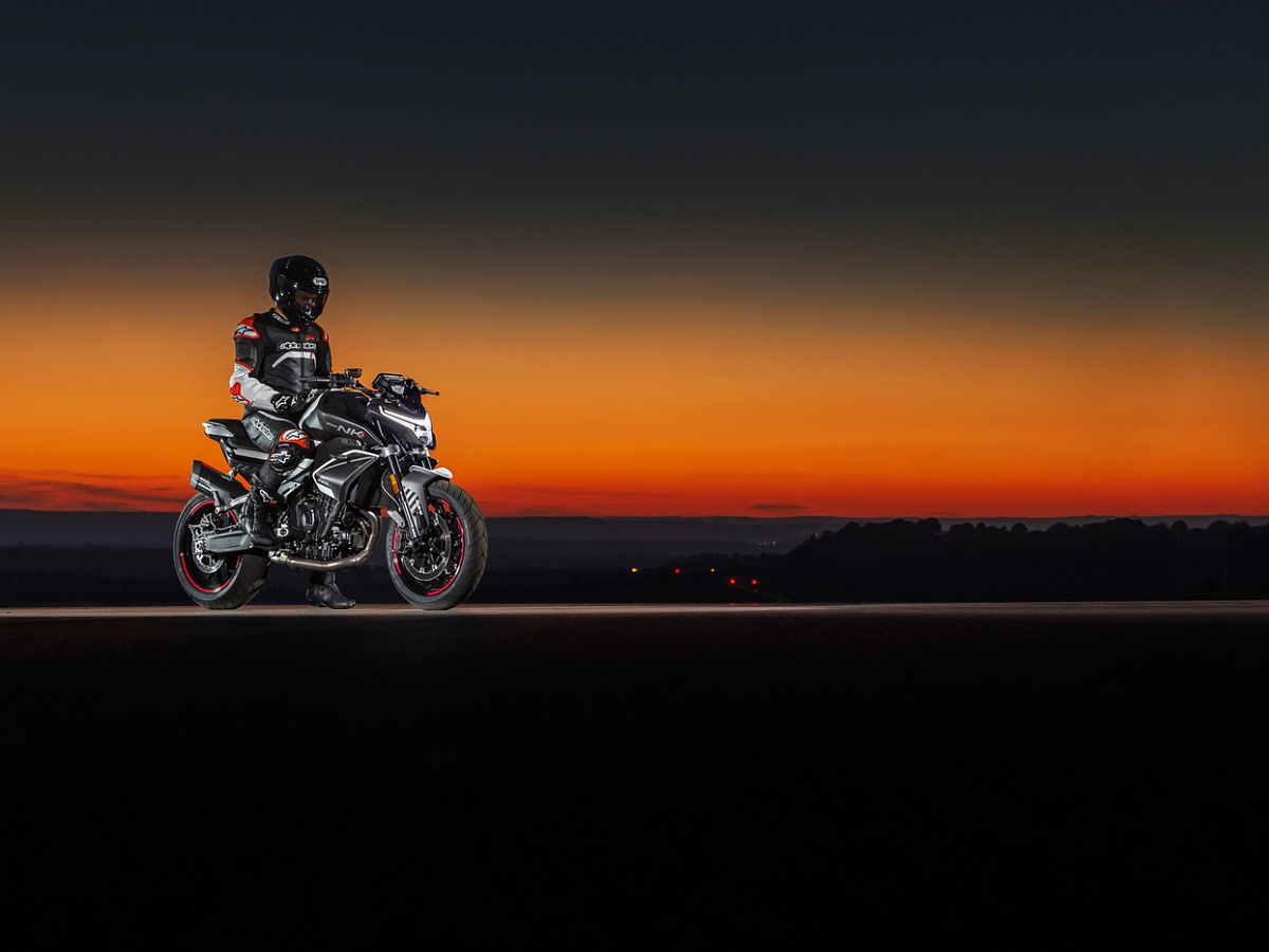 CFMOTO 800NK Advanced (ABS)