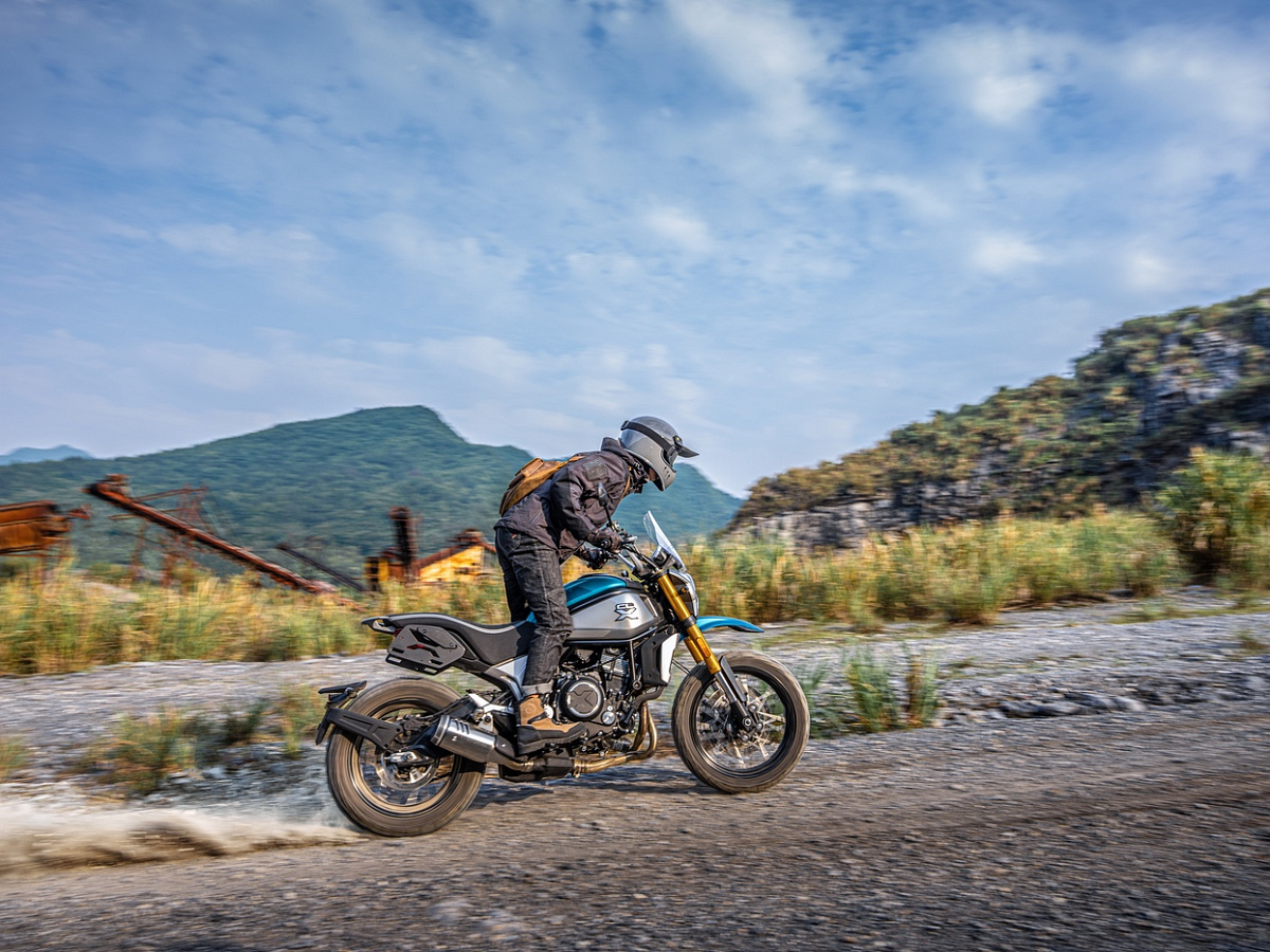 CFMOTO 700CL-X Adventure (ABS)