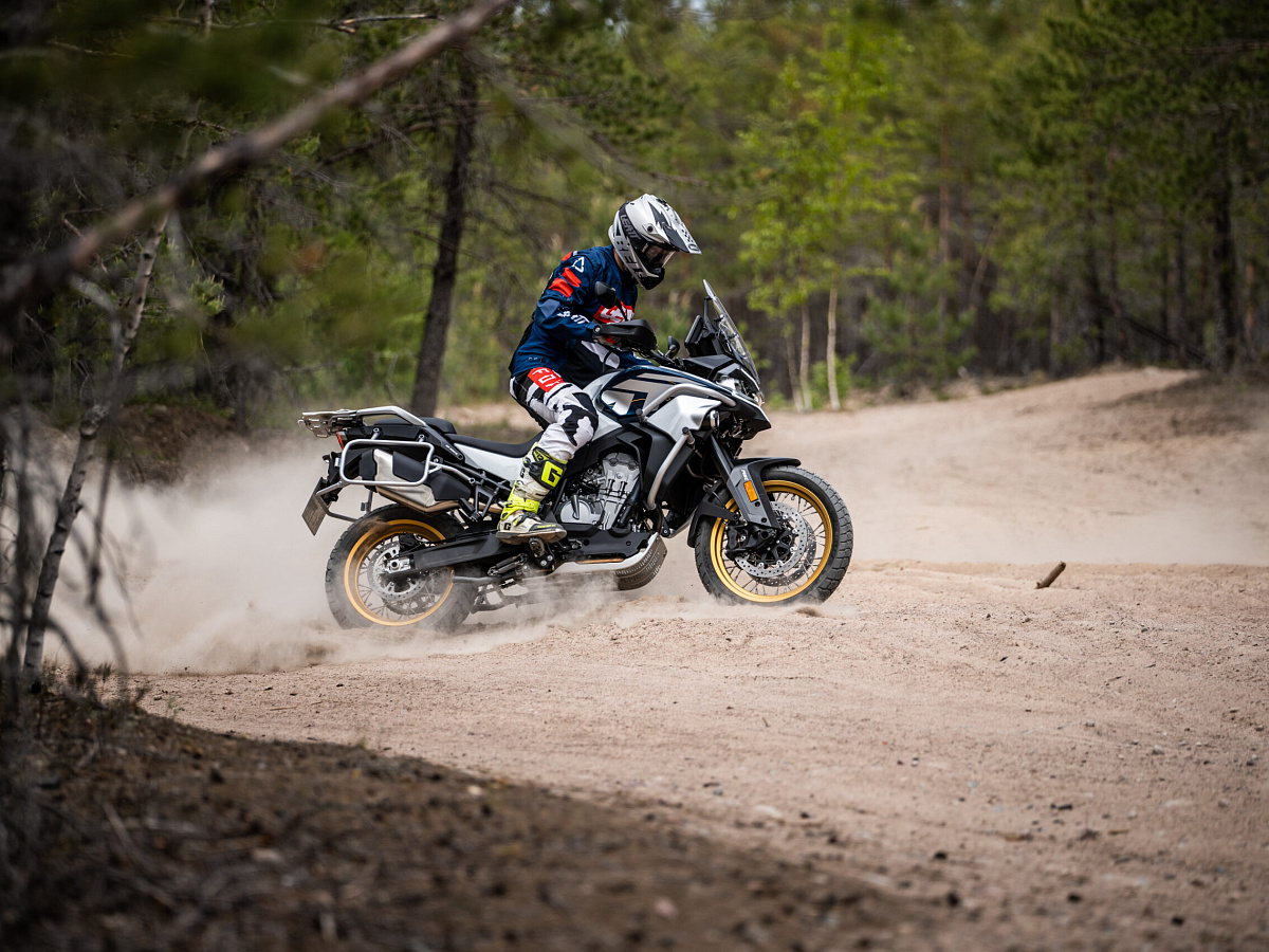 CFMOTO 800MT Explore (ABS)