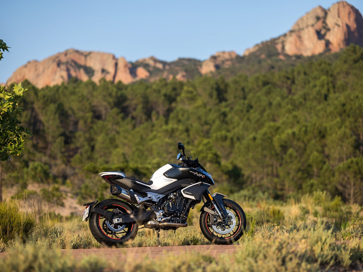 CFMOTO 800NK Advanced (ABS)
