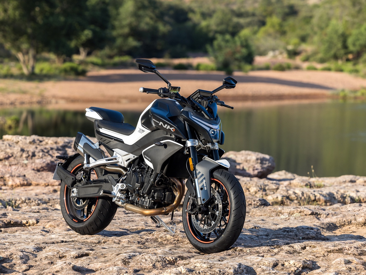 CFMOTO 800NK Advanced (ABS)