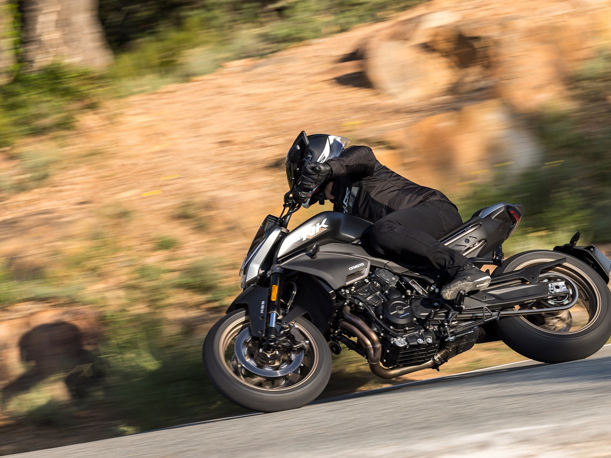 CFMOTO 800NK Advanced (ABS)
