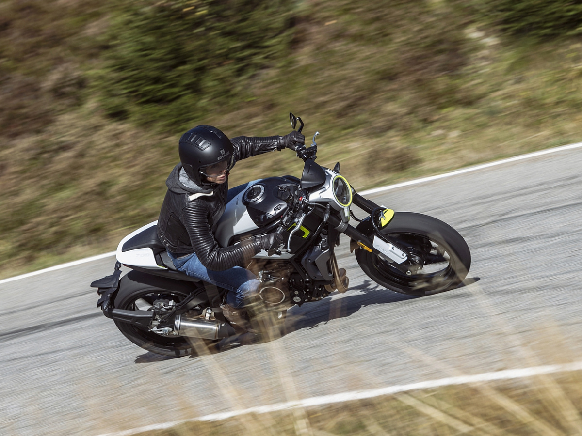 CFMOTO 700CL-X Sport (ABS)