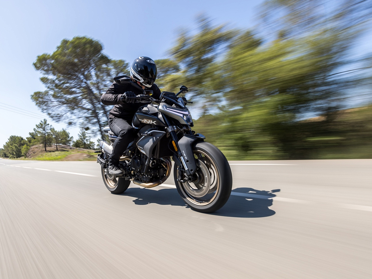 CFMOTO 800NK Advanced (ABS)