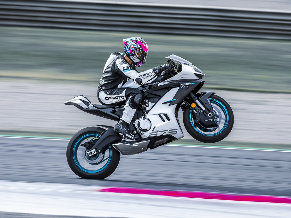 CFMOTO 675SR-R (ABS)