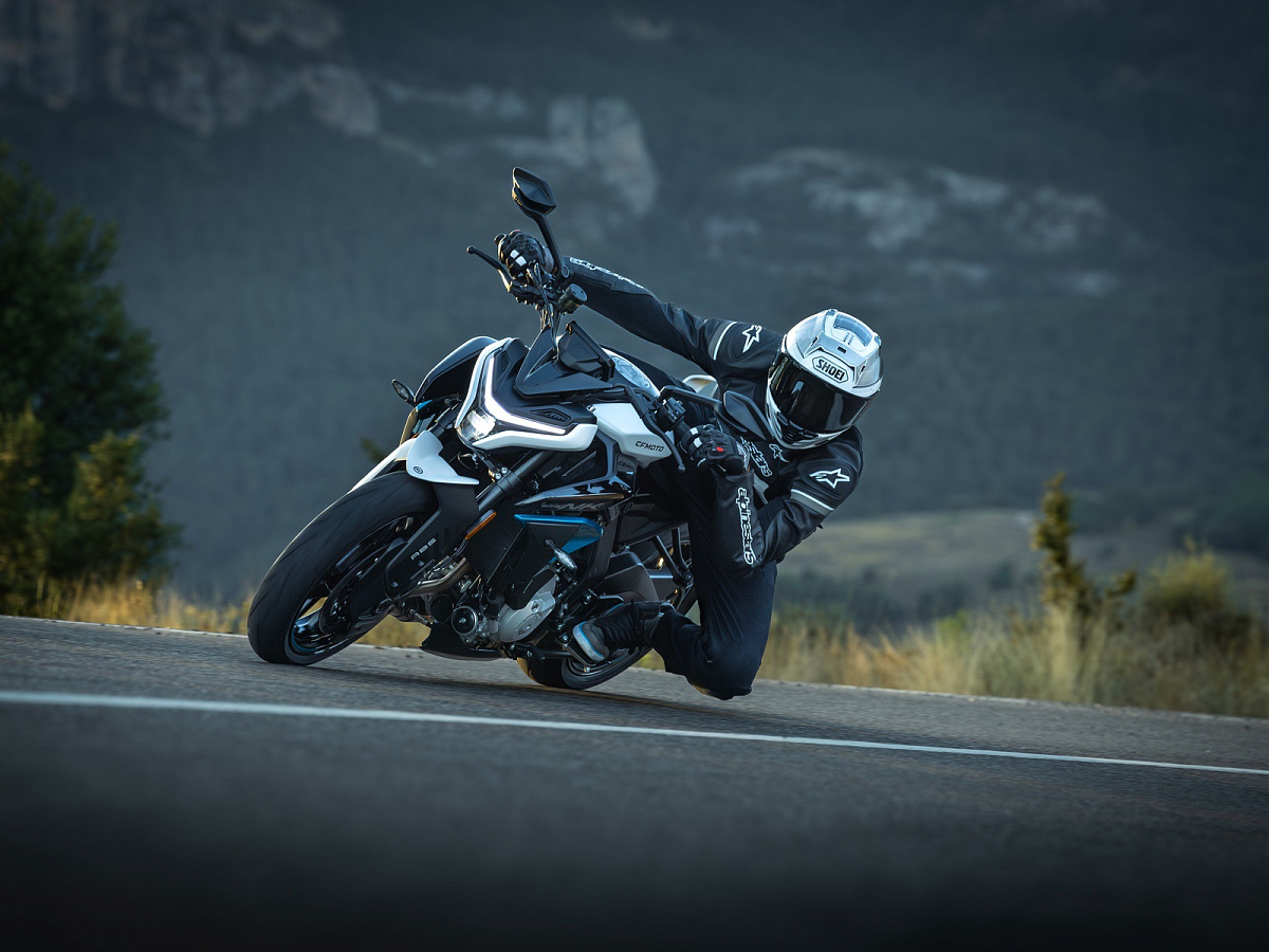 CFMOTO 675NK (ABS)