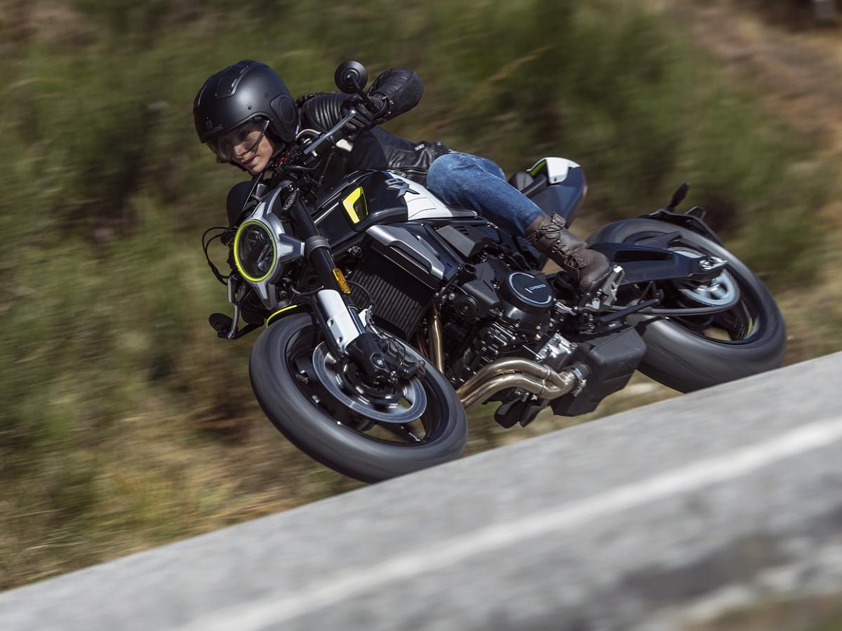 CFMOTO 700CL-X Sport (ABS)