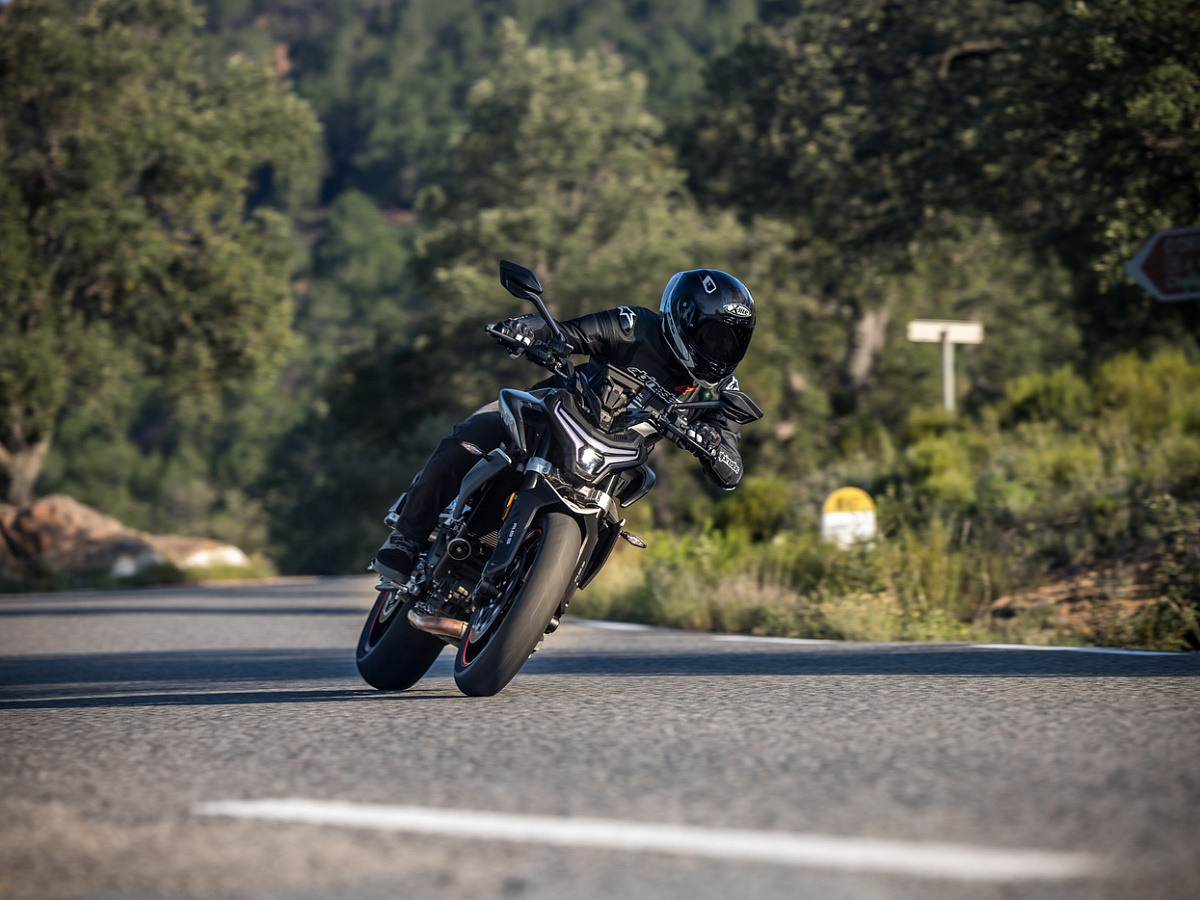 CFMOTO 800NK Advanced (ABS)