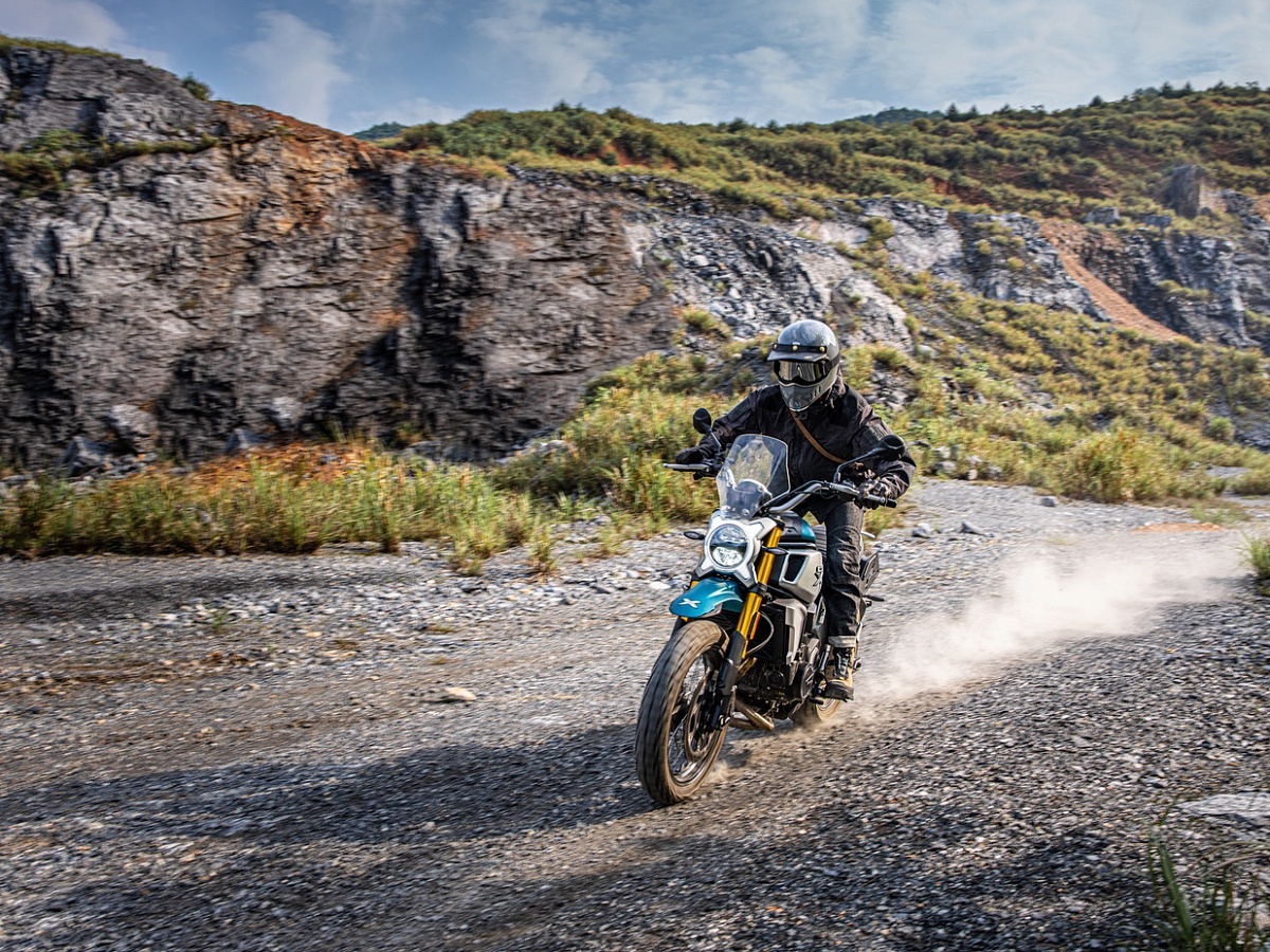 CFMOTO 700CL-X Adventure (ABS)