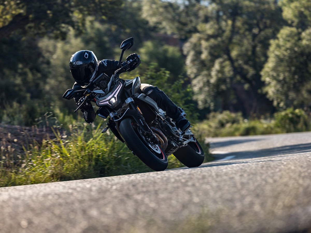 CFMOTO 800NK Advanced (ABS)