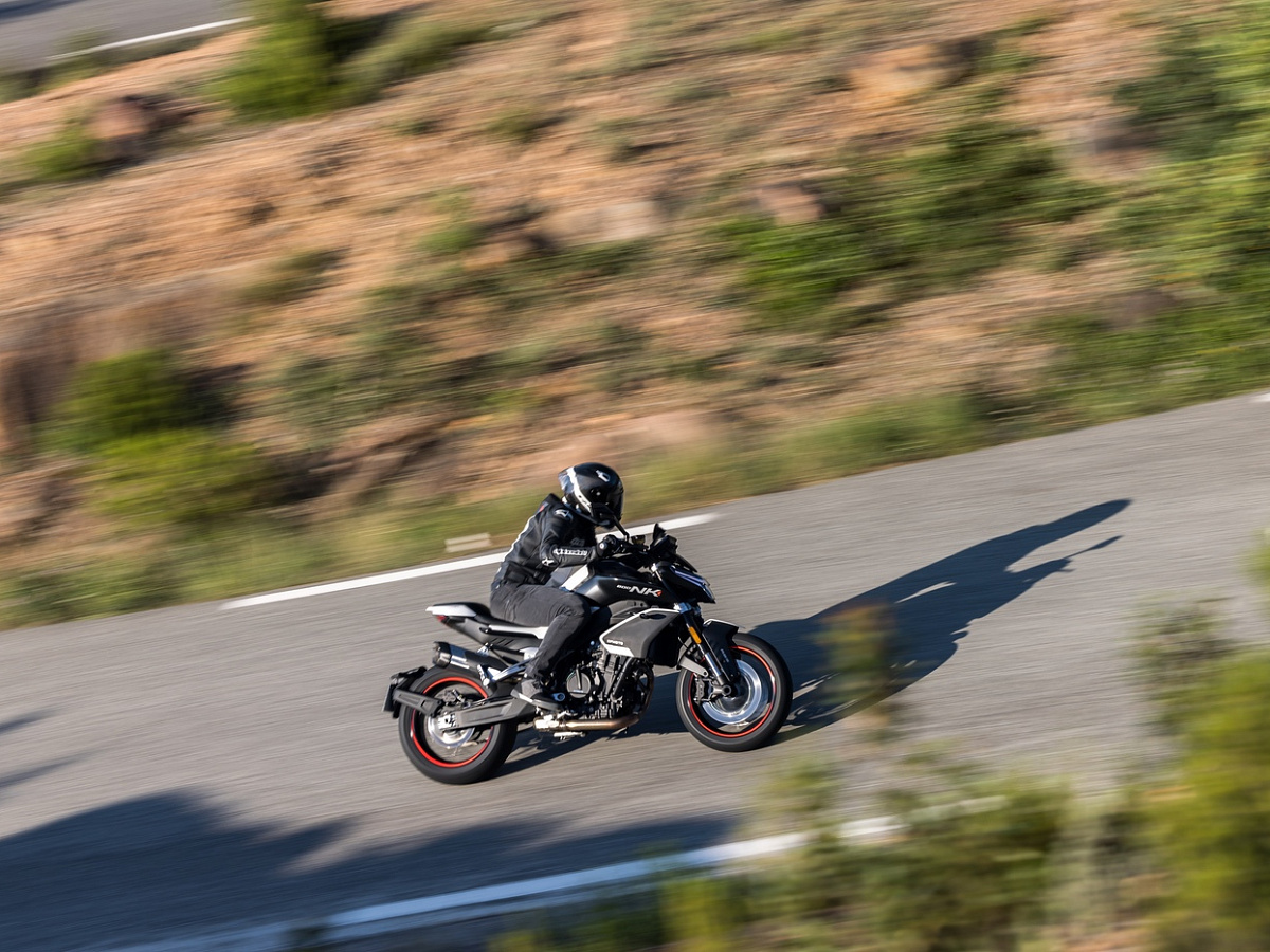 CFMOTO 800NK Advanced (ABS)