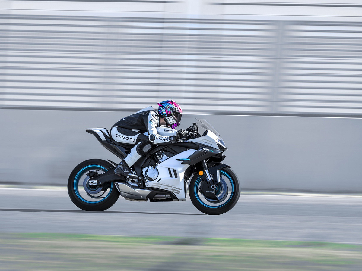 CFMOTO 675SR-R (ABS)