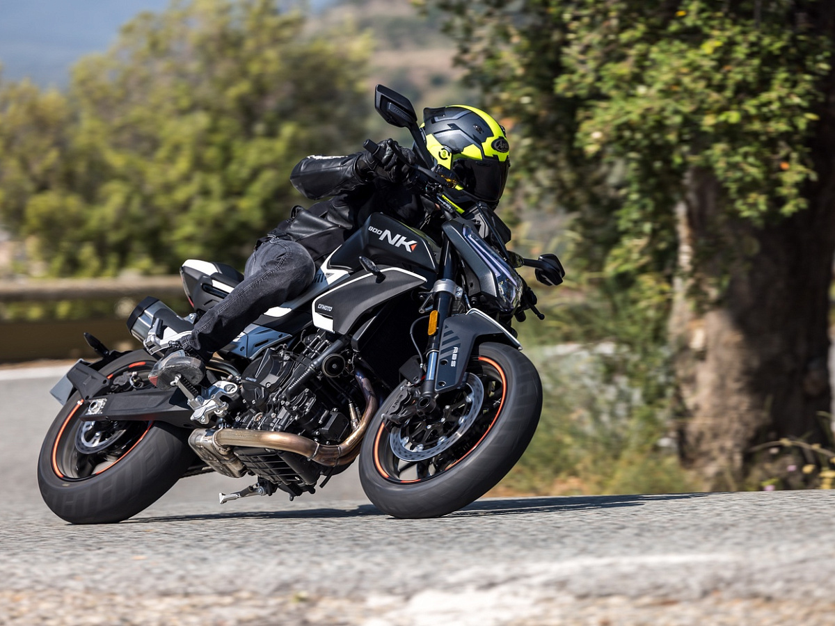CFMOTO 800NK Advanced (ABS)